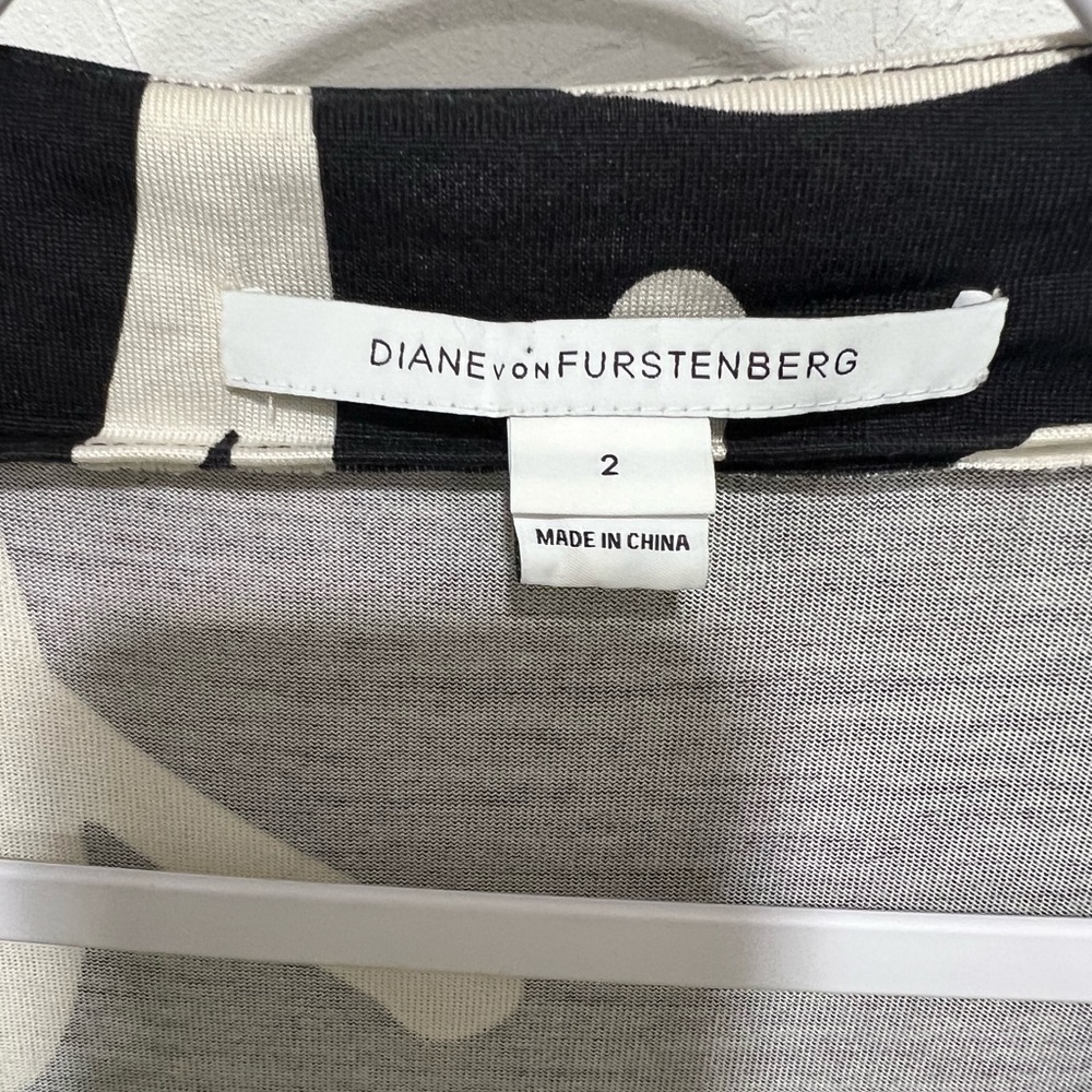 Diane von Fürstenberg wrap dress - Picture 3 of 3